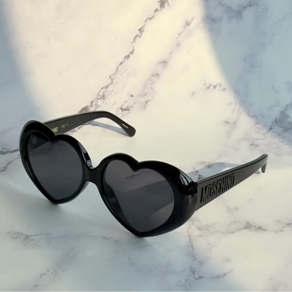 NWT Moschino Black Heart Shaped Sunglasses - Picture 2 of 5